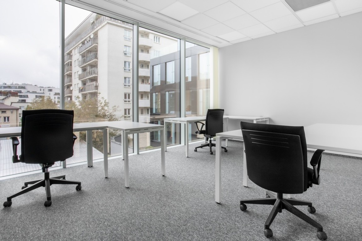 Przestrzeń do pracy dla 3-4 osób w Regus Grojecka - Widok 2