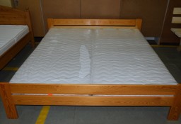 łóżko sosnowe z nowymi materacami 