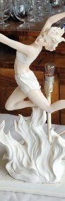 Figuralna lampa w stylu Art Déco Kobieta z pochodniami ze szkłem Pawie pióra -4