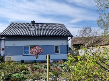 dom wolnostojący z garażem wewnętrznym i oranżerią (rok budowy 2018)-1