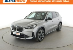 BMW X1 iX1 EV 4x4 full LED jasne skóry live cocpit kamery asystenci