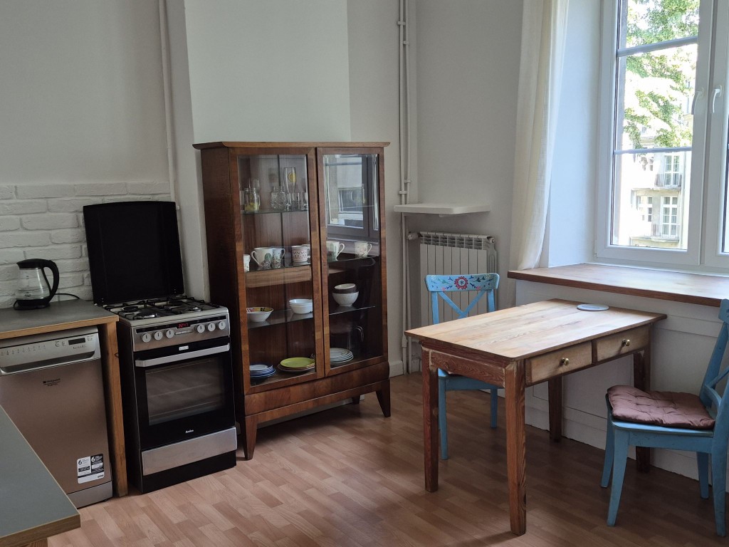 Wygodne mieszkanie w zabytkowej kamienicy - Widok 2