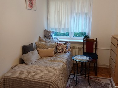 Komfortowy pokój w mieszkaniu 4 pokojowym na parterze w centrum Swarzędza-1