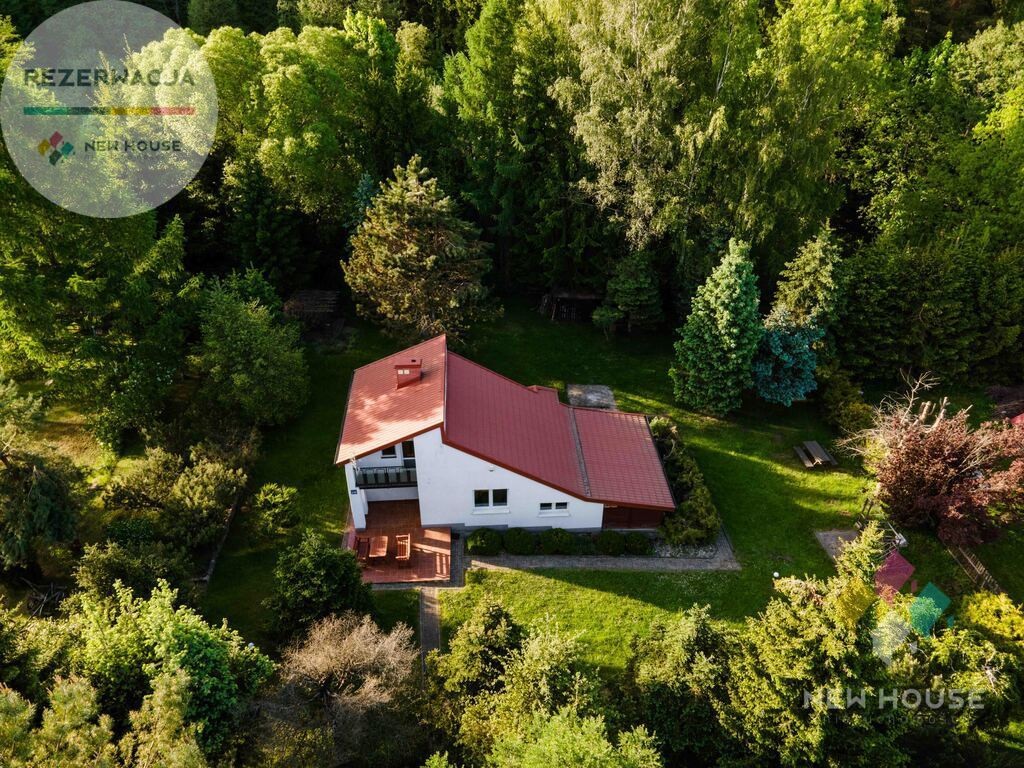 Bartołty Wielkie, dom przy ścianie lasu, jezioro - Widok 3