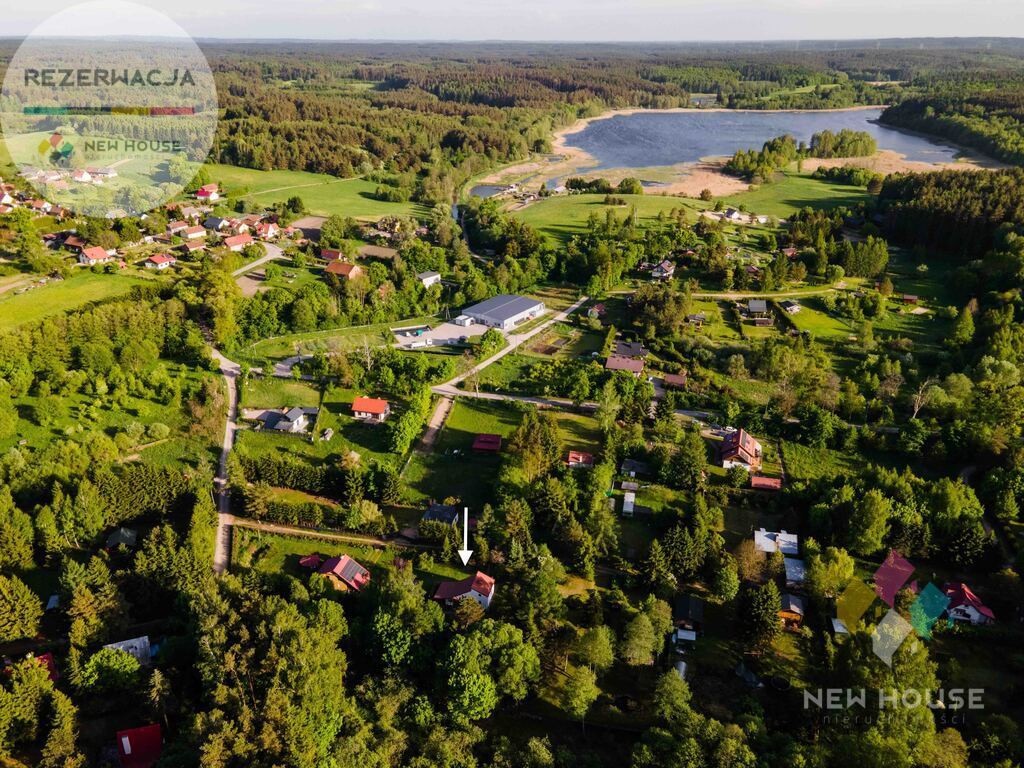 Bartołty Wielkie, dom przy ścianie lasu, jezioro - Widok 5