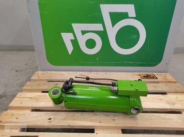 Merlo P 25.6 {Cylinder hydrauliczny przechyłu łyżki}-1