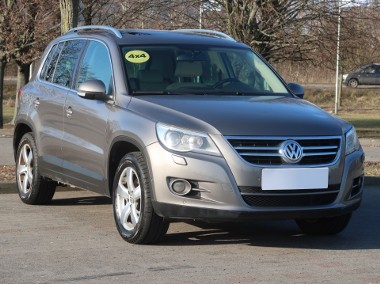 Volkswagen Tiguan , Serwis ASO, DSG, Skóra, Navi, Xenon, Bi-Xenon, Klimatronic,-1