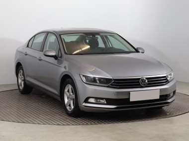 Volkswagen Passat B8 , Salon Polska, Navi, Klimatronic, Tempomat, Parktronic-1