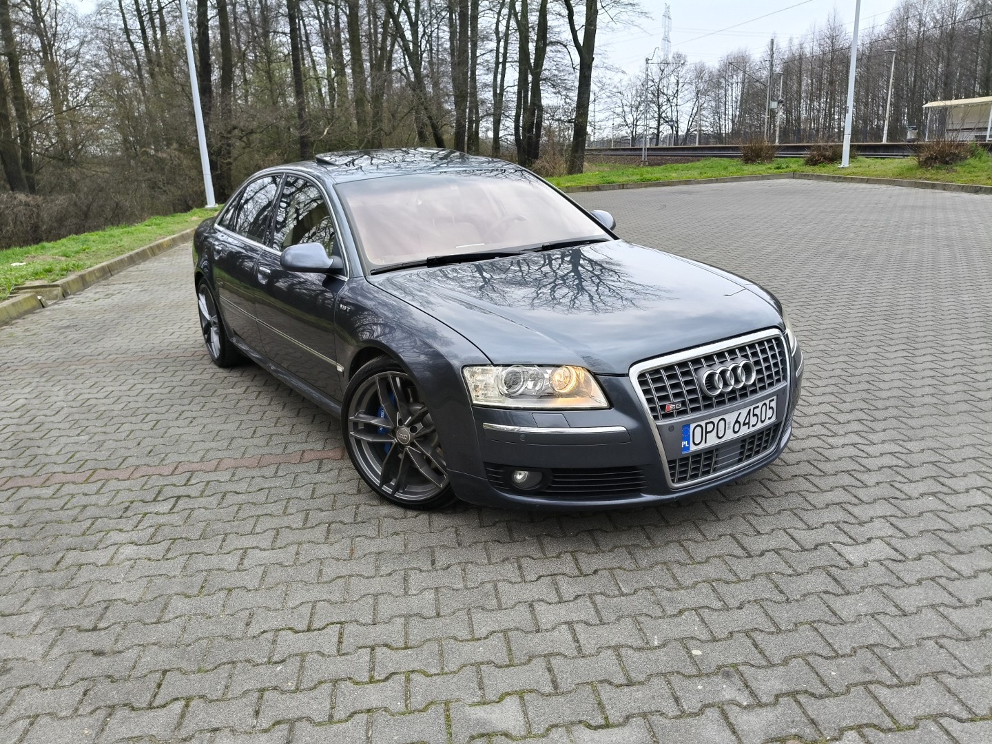 Audi A8 II (D3) Bogata wersja wymieniony rozrząd