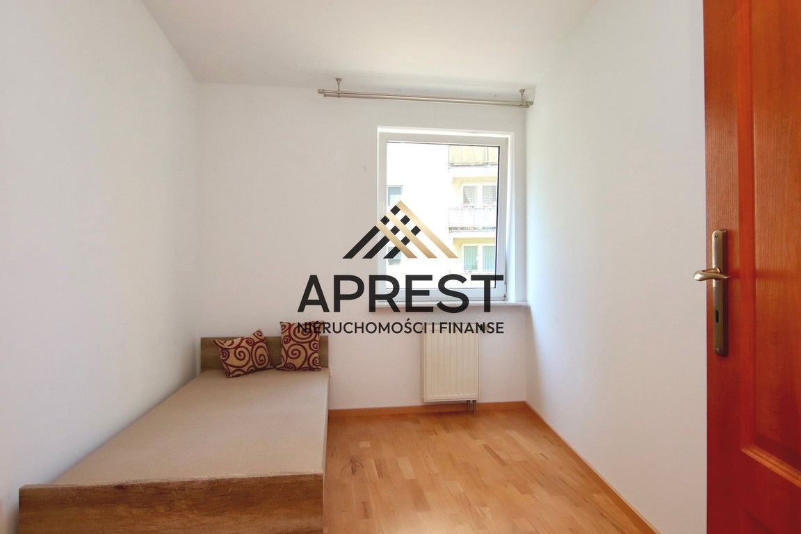 3 pokoje z osobną kuchnią i balkonem – další