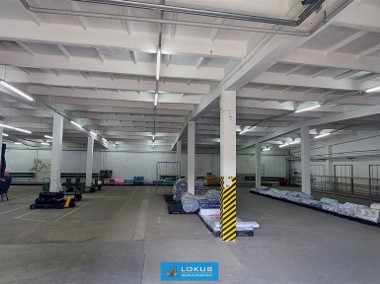 Magazyn 800 m2 z rampą i biurem, parking-1