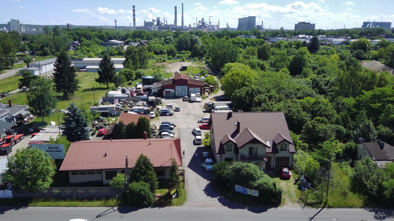 Teren inwestycyjno-przemysłowy z bazą budynków - Widok 2