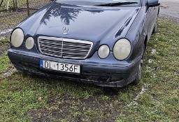 Mercedes-Benz Klasa E W210 Niedaleko Wrocławia
