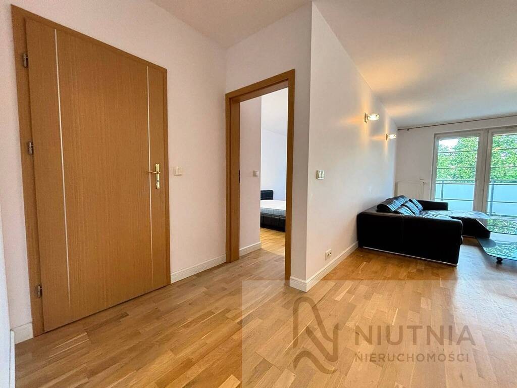 Jasny apartament z dużym balkonem i garażem-Włochy - Więcej