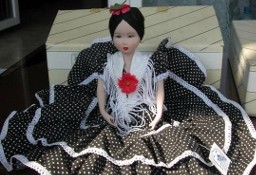  porcelanowa lalka z kartonem 30cm