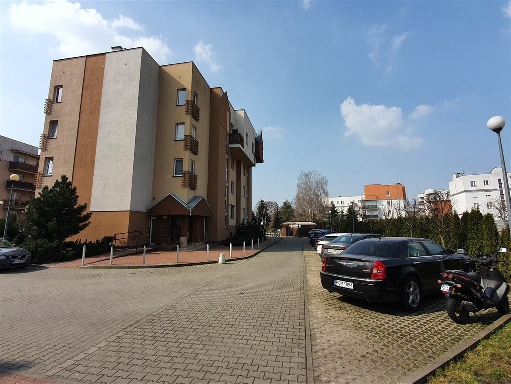 Umeblowane, odmalowane, czyste, 1 piętro, wjazd na zamykany teren – pohled 3