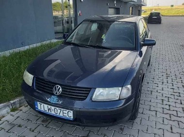 Syndyk sprzeda udział 1/2 w Volkswagen Passat 1999r.-1