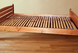 1 łóżko drewniane z ruchomym stelażem