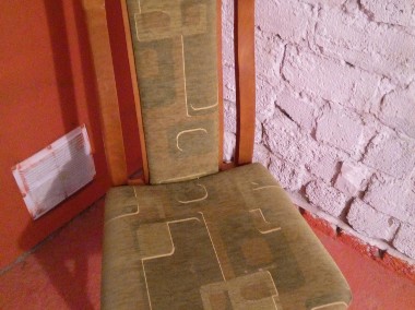 krzesła drewniane tapicerowane-1
