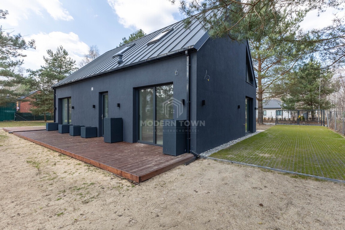 Nowoczesny Dom Wolnostojący z Domkiem Gościnnym - Widok 4