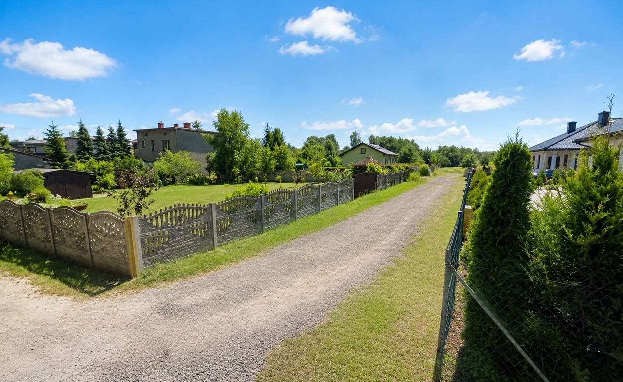 Działka budowlana 724 m² świetna lokalizacja, idealne wymiary! - Widok 3