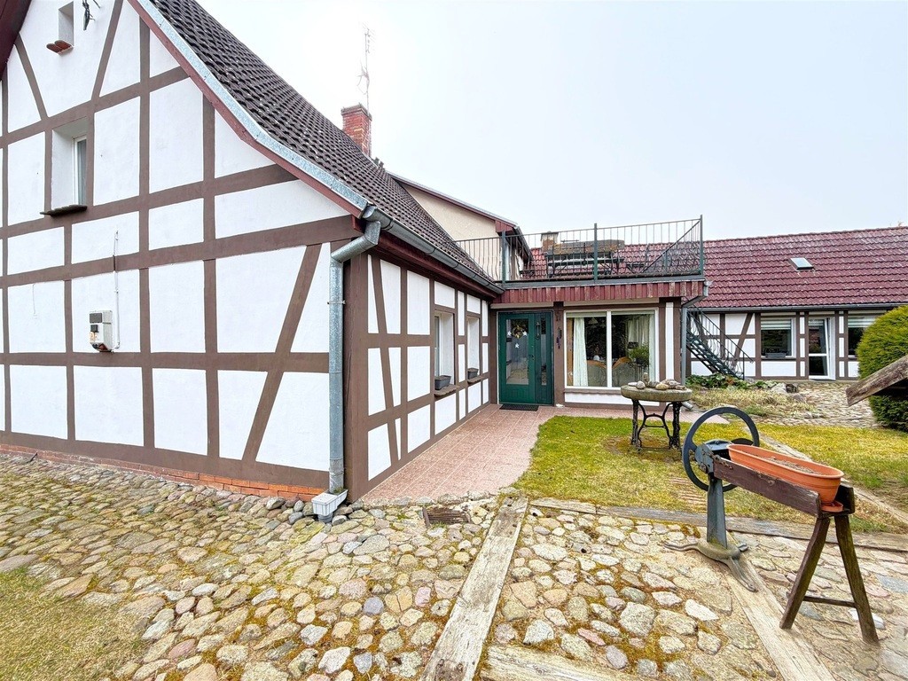 Dom na sprzedaż, 8 pokoi, 223 m², Złocieniec