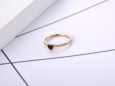 Nowy pierścionek stal szlachetna złoty kolor czarne serce białe cyrkonie-1
