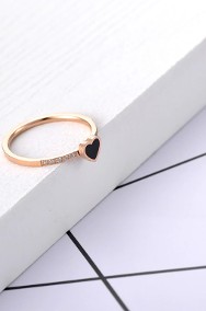 Nowy pierścionek stal szlachetna złoty kolor czarne serce białe cyrkonie-2