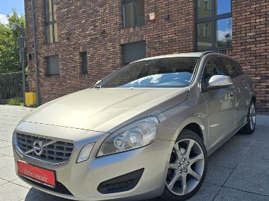Volvo V 60 Momentum 5-cylindrowy zarejestrowany-1