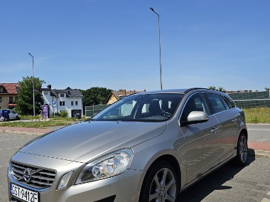 Volvo V 60 Momentum 5-cylindrowy zarejestrowany-1