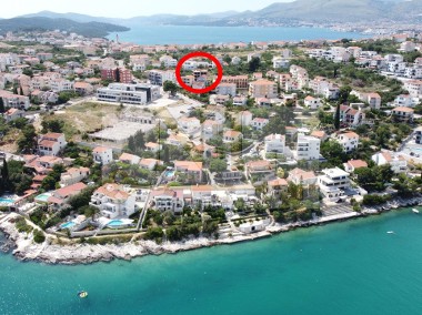 Apartament na pierwszym piętrze z ogródkiem, 300 m od morza, S3, Okrug Gornji-1