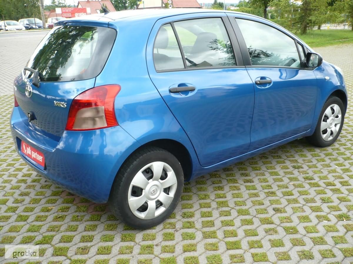 Toyota yaris 2 седан