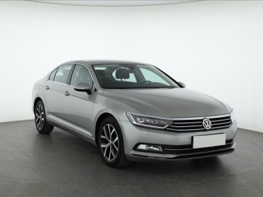 Volkswagen Passat B8 , Salon Polska, Serwis ASO, Navi, Xenon, Bi-Xenon,-1