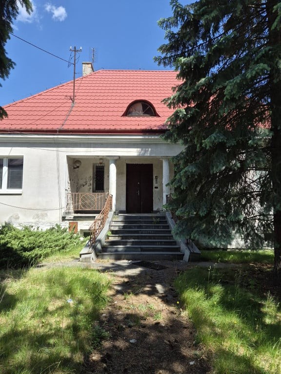 Kompleks budynków biurowych z halą magazynową – 1240 m² – pohled 2
