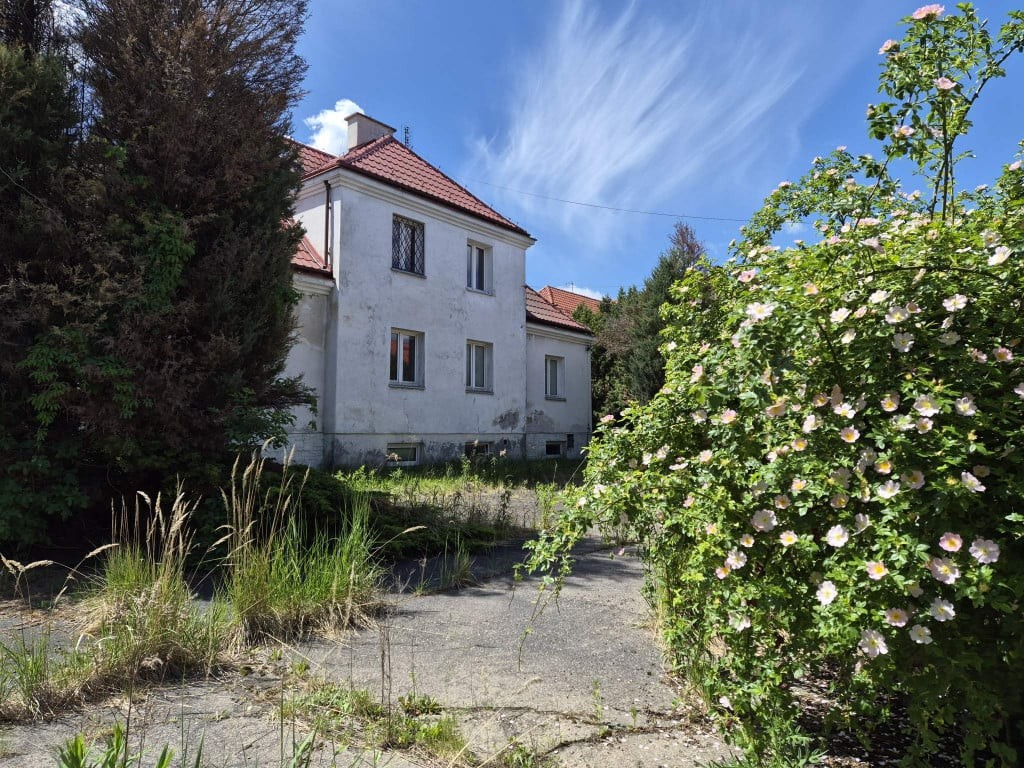 Kompleks budynków biurowych z halą magazynową – 1240 m² – pohled 3