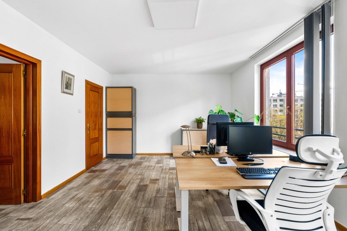 lokal biurowy/150,90 m²/al. Jana Pawła II/centrum – další