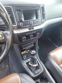 Sprzedam swojego prywatnego Sharana . Od 7 lat .