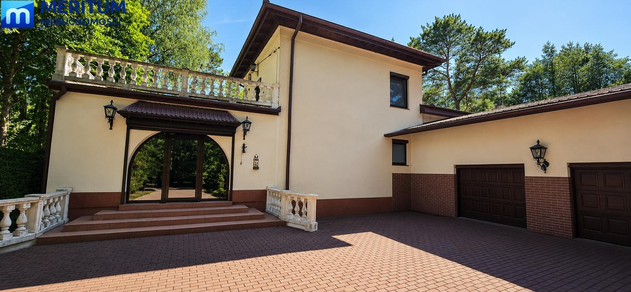 Piękny Zielony Rejon. Przestronny Dom ok. 330m2.