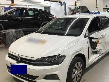  1.0 TSI Comfortline DSG, lekko uszkodzony