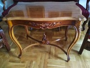 Wyjątkowy stolik w stylu ludwikowskim
