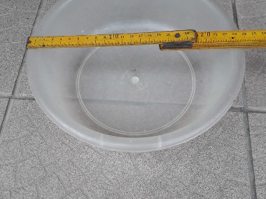 Bezbarwna mała miedniczka z polipropylenu ?), średnica ok. 24 cm-1