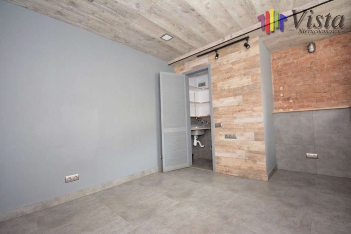 Lokal użytkowy 12 m² po remoncie, parter kamienicy - Widok 3