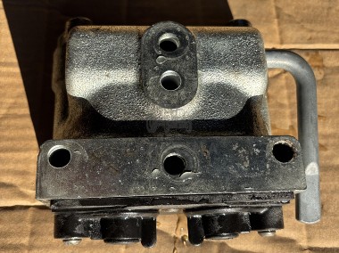 Massey Fergusson - zawór gniazdo hydrauliczne 3796260M1 ACP0307080-1