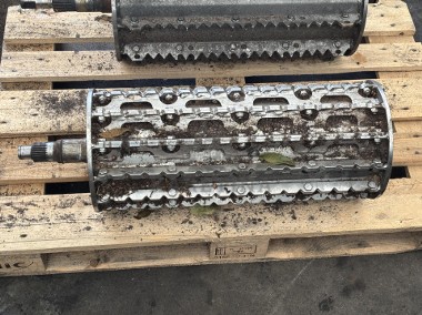 John Deere 8600 Dolny wałek podający Bęben AXE56440 HXE52818-1