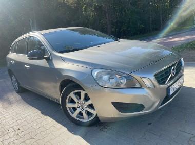 Volvo V60 I 2.0 136KM Navi Niski Przebieg Nowy Rozrząd Zarejestrowany w PL!-1