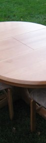 Stół z drewna jesionowego oraz 4 pokryte tapicerką krzesła-3