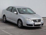 Volkswagen Jetta V , Klimatronic, Parktronic, Podgrzewane siedzienia,ALU