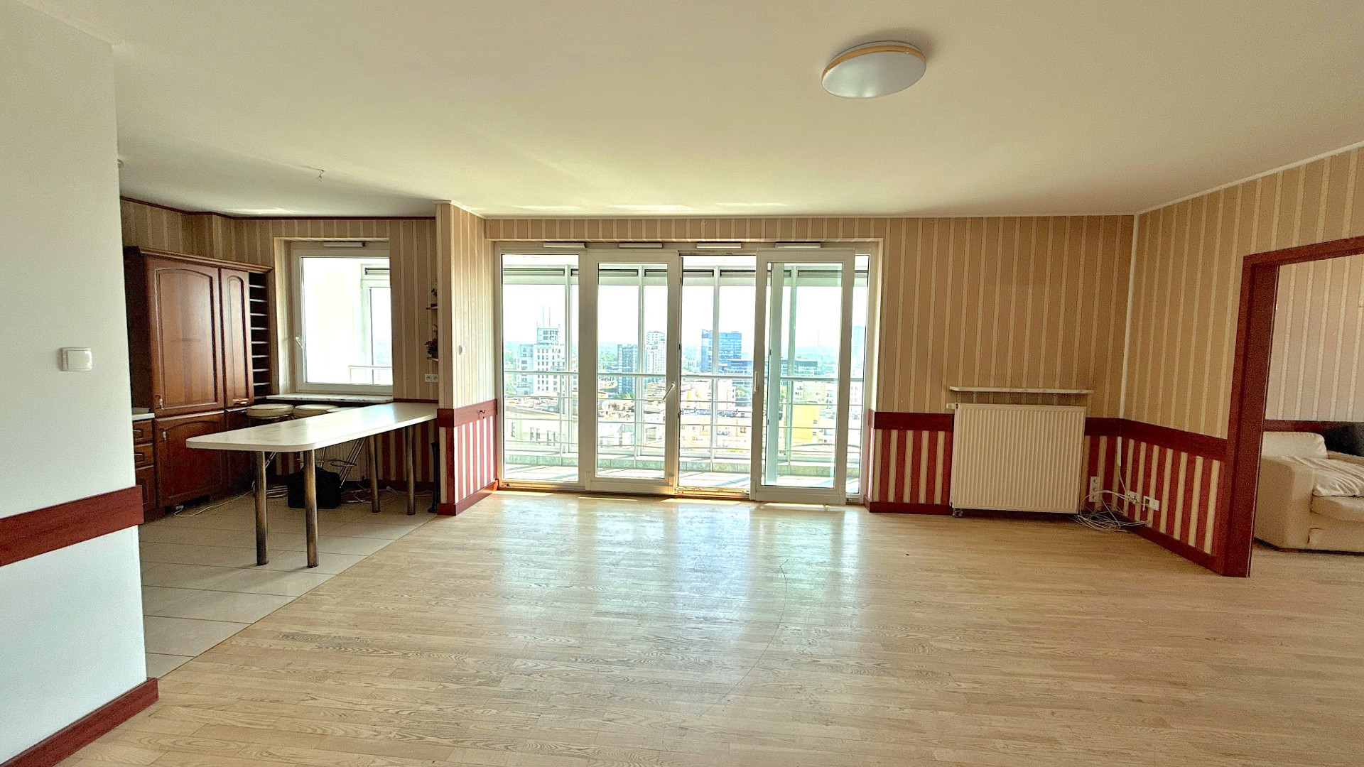 Zamieszkać w apartamencie z panoramicznym widokiem i cieszyć się życiem..