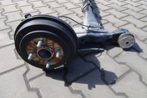 HYUNDAI I20 III TYLNA BELKA ZAWIESZENIA OŚ NA BĘBNY LIFT LIFTING 2023R
