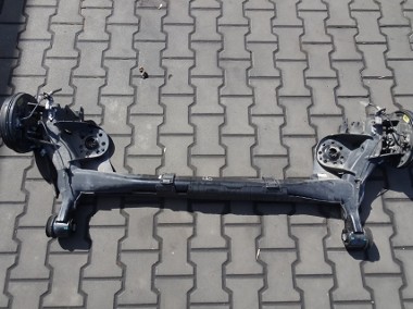 HYUNDAI I20 III TYLNA BELKA ZAWIESZENIA OŚ NA BĘBNY LIFT LIFTING 2023R-1